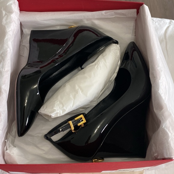 Valentino patent black wedge with ankle strap. - Picture 11 of 12